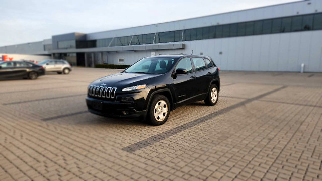 105KM, ONE OWNER, NO ACCIDENT 2014 JEEP CHEROKEE SPORT in Cars & Trucks in Hamilton - Image 2