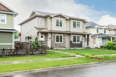 Available on Jan 01, 2026: You must be clean and organized. Females Only [Student or Professional]....