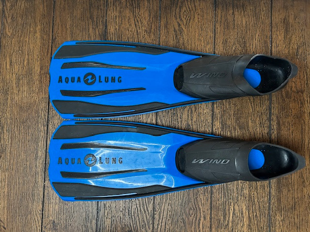 Aqualung Wind Fins Size 8/9 in Water Sports in Dartmouth