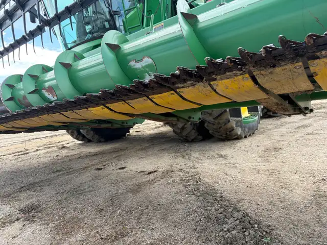 JD 635F Hydra flex | Farming Equipment | Saskatoon | Free local ...
