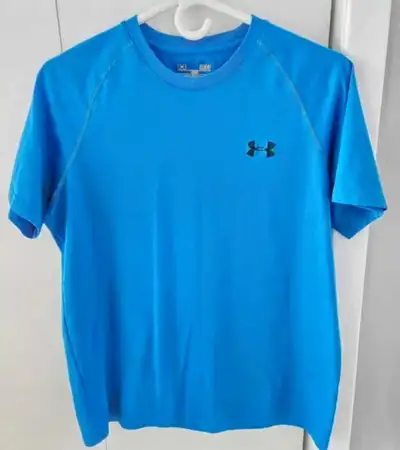 T-Shirt Dry Fit Under Armour! Excellente condition!, View more