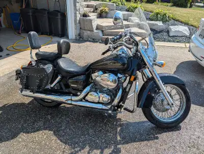 2006 Honda Shadow Aero 750 13 900km!!! Shaft drive Turn signals on grips. Removable windshield. High...