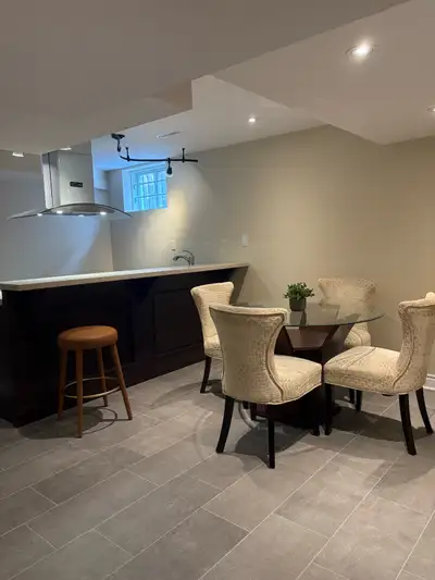 1 Bedroom, 1 Bath, 1 Parking, very Spacious, close to all amenities. Ideal for 1 or two people. No L...