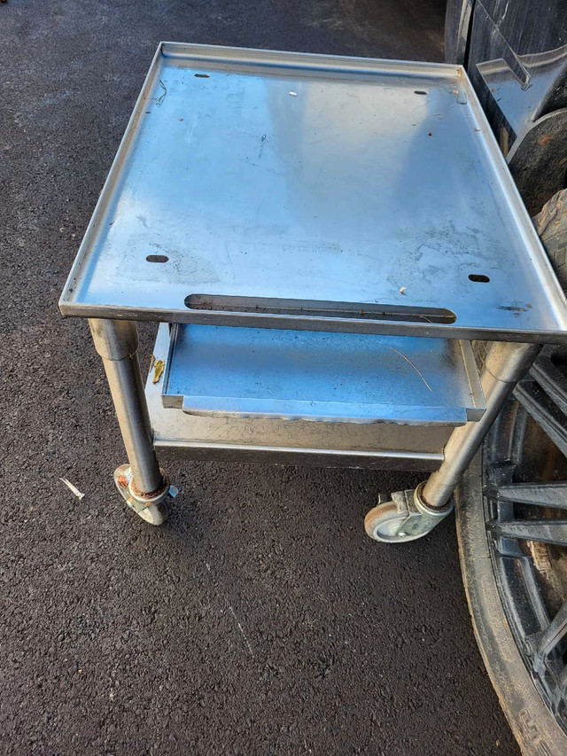 Small trolley on Wheels in Tool Storage & Benches in Gatineau - Image 2