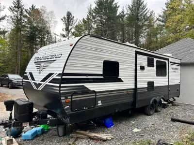 Specifications and Features: Length (ft): 30'11Height (ft): 11'0Interior Height (ft): 6'6Dry Weight...