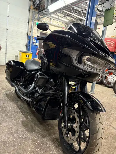 Black Stalion Only 1200 kms!! 2024 Road Glide Special Vivid black Khrome werx true dual exhaust Galf...