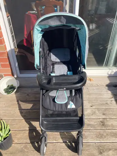 This Safety 1st Smooth Ride Stroller is ideal for parents looking for a reliable and convenient way...