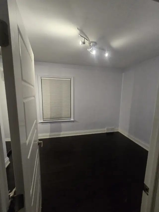 Main floor  2 Bedrooms, available for 3 months(February-April