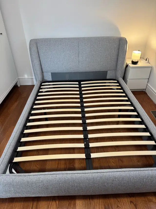 STRUCTUBE Queen-size bed frame in Beds & Mattresses in Oakville / Halton Region - Image 2
