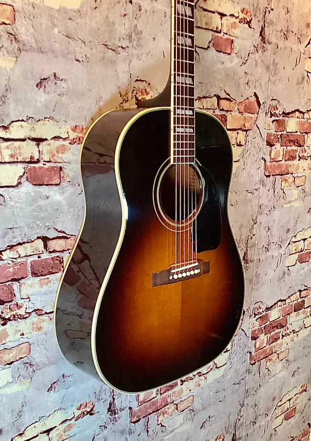 Gibson Southern Jumbo Sunburst - 2001 in Guitars in Oakville / Halton Region - Image 5