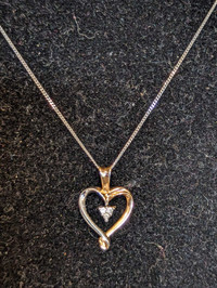 White and yellow gold heart pendant 