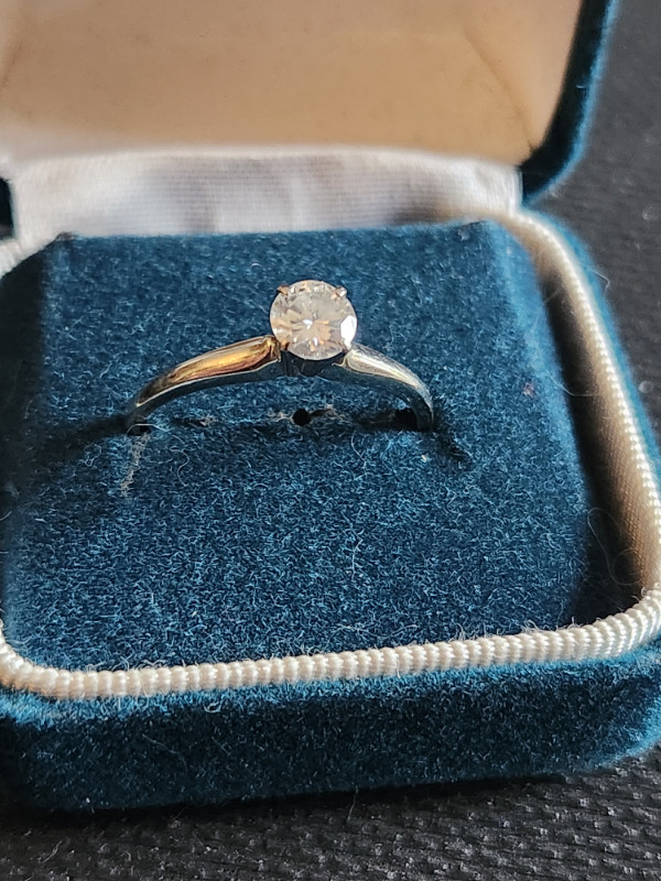 Lady's Diamond Solitaire engagement ring for sale. in Jewellery & Watches in Hamilton - Image 3