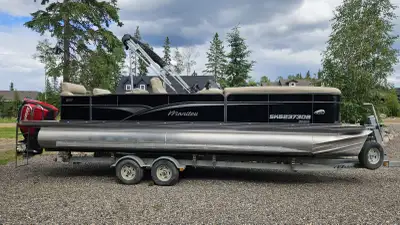 2016 Manitou Oasis SHP (Sport Handling Package) Evinrude G2 300HP H.O. with SS prop. 267hrs. Bluetoo...