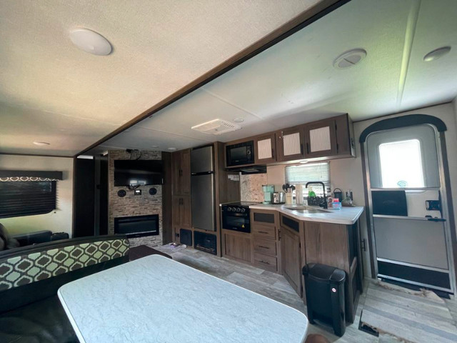2021 Prime Time Avenger 29QBS Travel Trailer in Travel Trailers & Campers in Sarnia - Image 4
