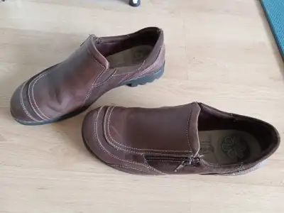 Womens Brown Leather Shoes w/ Zipper - Size 10 - Dr. Scholl's, View more