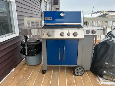 Weber BBQ Side Burner Lid Wind blew closed with the Burner On Includes the Weber Cover Weber Rotisse...