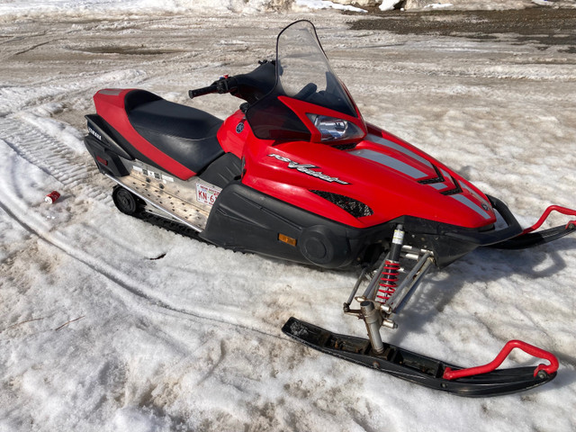 Yamaha vector 2005 in Snowmobiles in Bedford