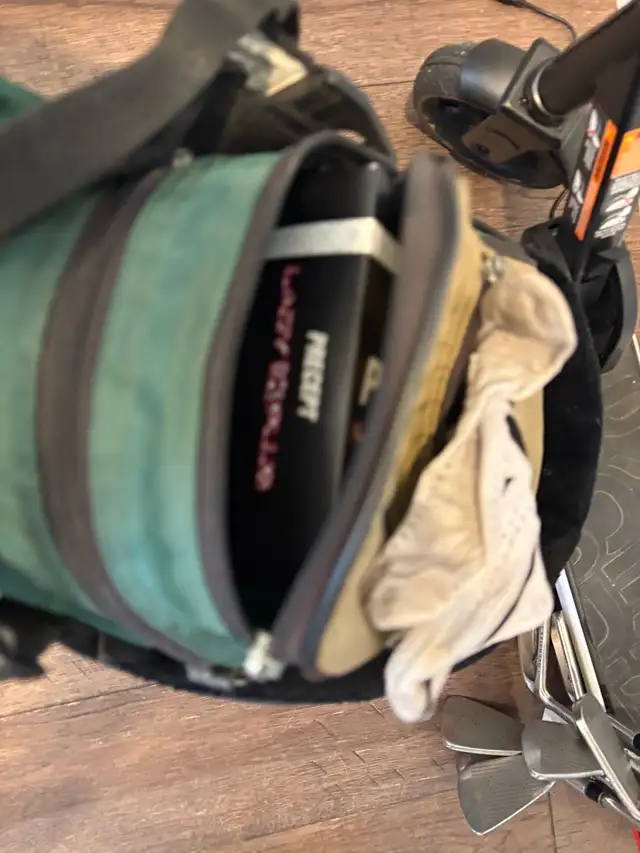 women’s full set of right golf clubs and mizuno stand bag in Golf in Guelph - Image 7