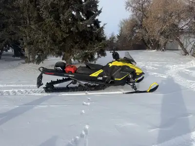 2017 SummitSP 2435kms,Electric Start not shot start. 165 /2.5 track. Mostly trail ridden by older ge...