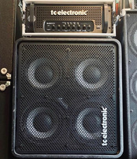 BASS AMP + CABINET - TC ELECTRONIC [BLACKSMITH] + PEDAL LINK AND