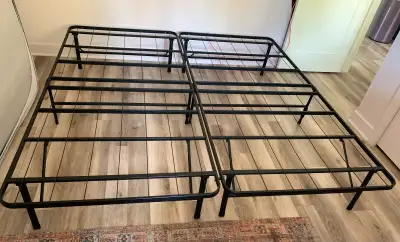 https://www.amazon.ca/Zinus-King-Bed-Frame-Replacement/dp/B006MIVR06 Acheté en 2020 à 185$ Propre et...