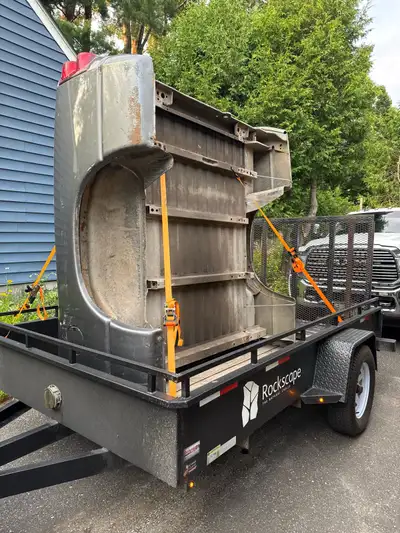 Have a short box off a 2007 dodge was a states box a couple years ago. Has a dent in last picture an...