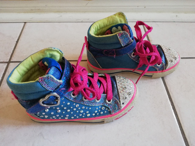 ***Like New***Skechers Toddler Light up Kids Shoes Size 11 in Clothing - 5T in Mississauga / Peel Region - Image 2