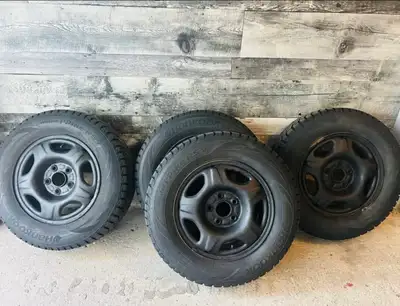 These Hankook Winter i*Pike RS V tires, sized 205/70R15 96T, are in good condition and ready to help...