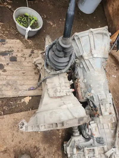 Selling a Ford 5-speed manual transmission pulled from a 4.2L V6 engine. This used transmission is i...