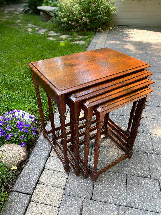 ⭐️⭐️4 antique mahogany nesting tables⭐️⭐️ in Coffee Tables in City of Toronto - Image 2