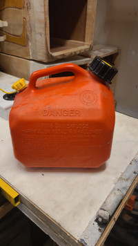 Gas can (1.25 US Gallon/4.55 Litres) 