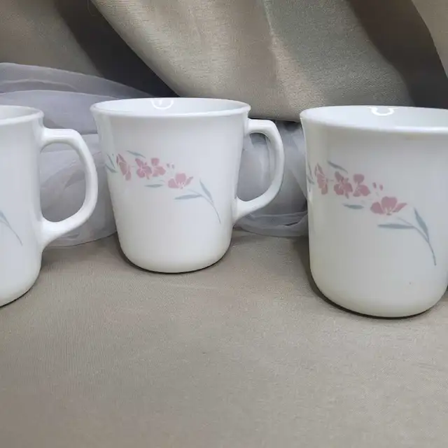 Corelle Corning Ware  Set of 3  Coffee / Tea Cups in Kitchen & Dining Wares in Markham / York Region - Image 7