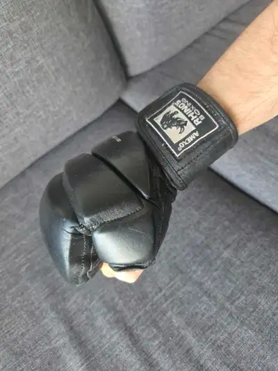 * Marque: Rhino Boxing * Taille: Adulte Large * Couleur: Noir * Matériau: Cuir synthétique Si vous v...
