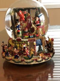 Big size water globe Christmas theme 