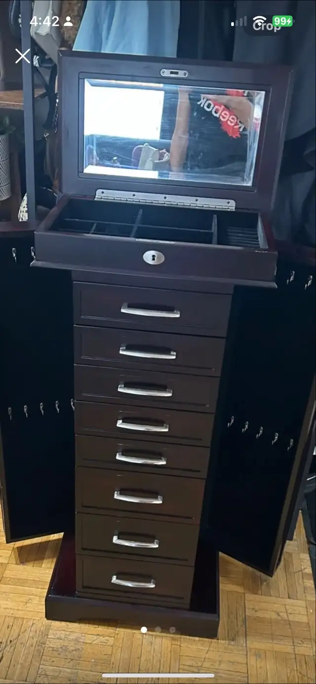 Mele & Co Jewellery Armoire in Dressers & Wardrobes in City of Toronto - Image 2