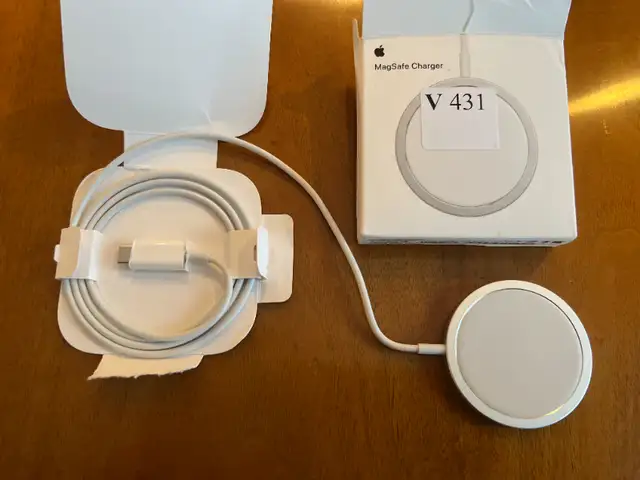 Apple iPhone 12 or 13 Pro Max Otterbox and MagSafe Charger. in Cell Phones in Kitchener / Waterloo - Image 4