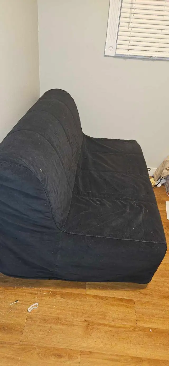futon couch/double bed578765169456599041