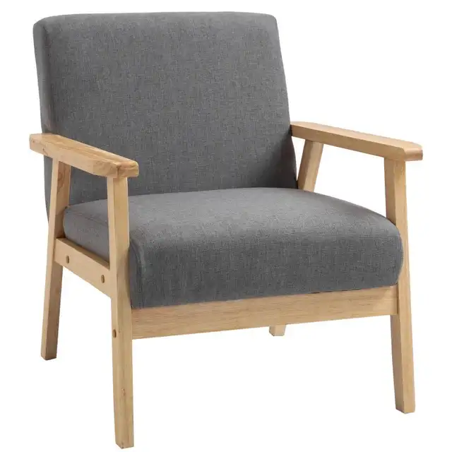 Living room chair with arms in Chairs & Recliners in Markham / York Region - Image 4