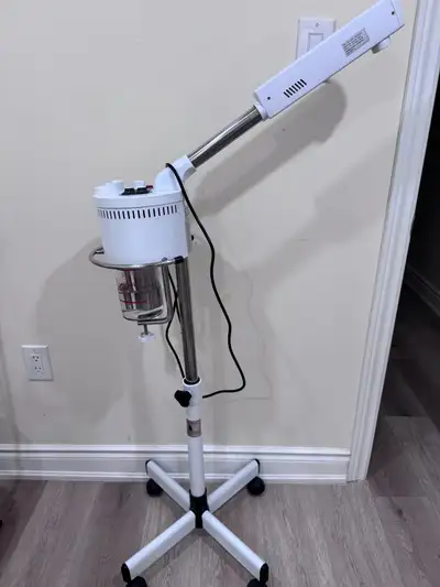 Facial steamer use like new. No damage , Working is good. Moving out sale