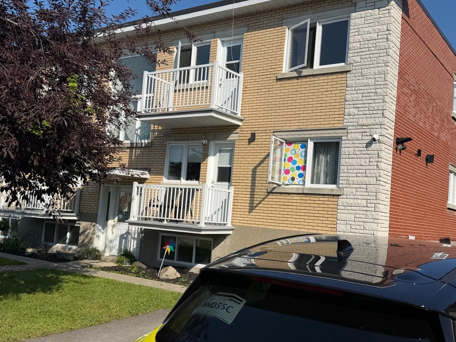 CHARMANT 5 1/2 RENOVE AU 1480 PLACE D'ANJOU, LAVAL, QC 1485$ — photo 1