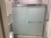 MAAX Glass Sliding Bathtub Doors with Vine Pattern
