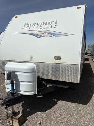 2013 passport ultralight trailer, fantastic layout with double slides making your indoor space huge...
