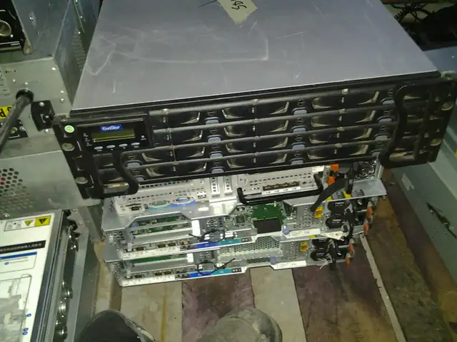 SUN ORACLE SPARC T4-1 8 core server 200+ hd dell lenovo servers in Other in City of Montréal - Image 10