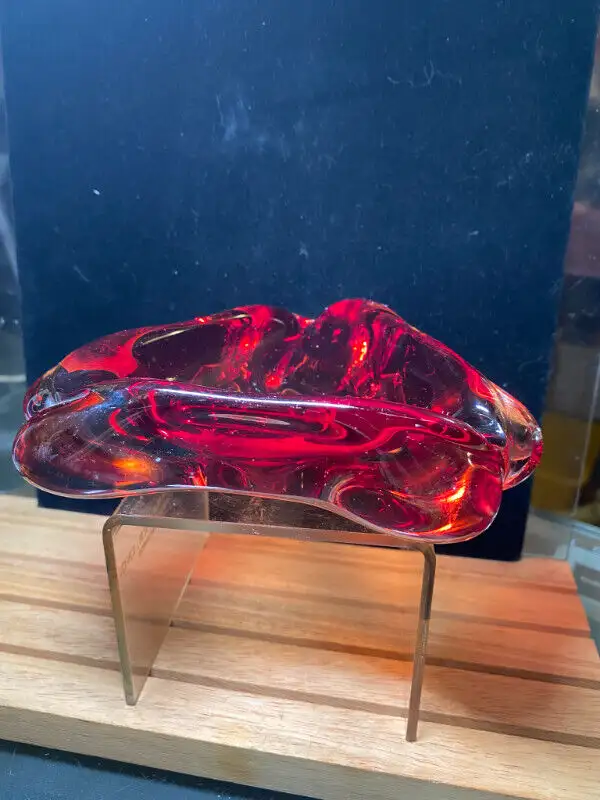 MiD CENTURY Ruby Red GLASS BOWL in Arts & Collectibles in Vancouver - Image 3