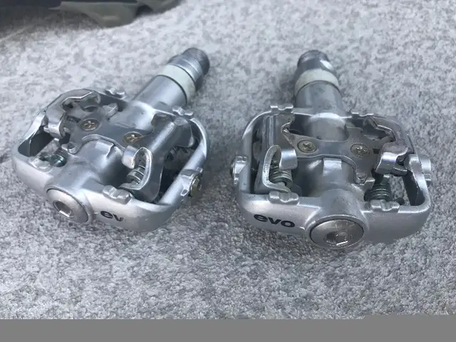 Chaussures de vélo et pédales in Clothing, Shoes & Accessories in St-Georges-de-Beauce - Image 4