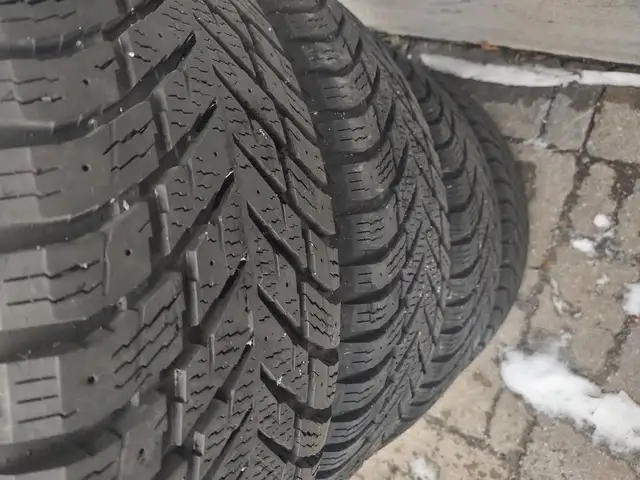4 pneus hiver Nokian Hakkapeliitta10 225-60R17 comme neuf in Other in Laval / North Shore - Image 3