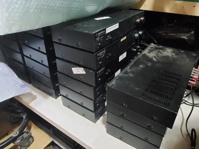 AudioSource AMP 100 2-Channel Stereo Power Amplifier in Stereo Systems & Home Theatre in Mississauga / Peel Region - Image 5