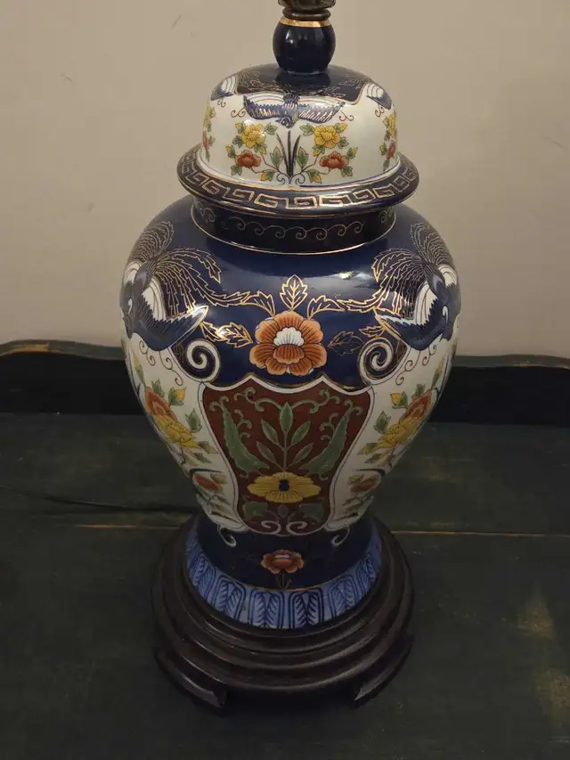 Vintage Large Japanese Asian Imari Porcelain Table Lamp in Indoor Lighting & Fans in City of Toronto - Image 7