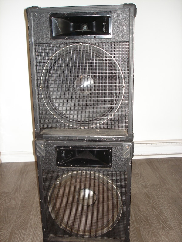 Colonnes de son Traynor CS105H. Haut parleur 15 pouces. Équipement