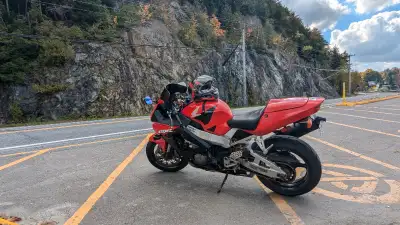 Honda CBR929RR 2001 excellente condition 90000km toujours entretenue chez Honda tune up et huiles 20...